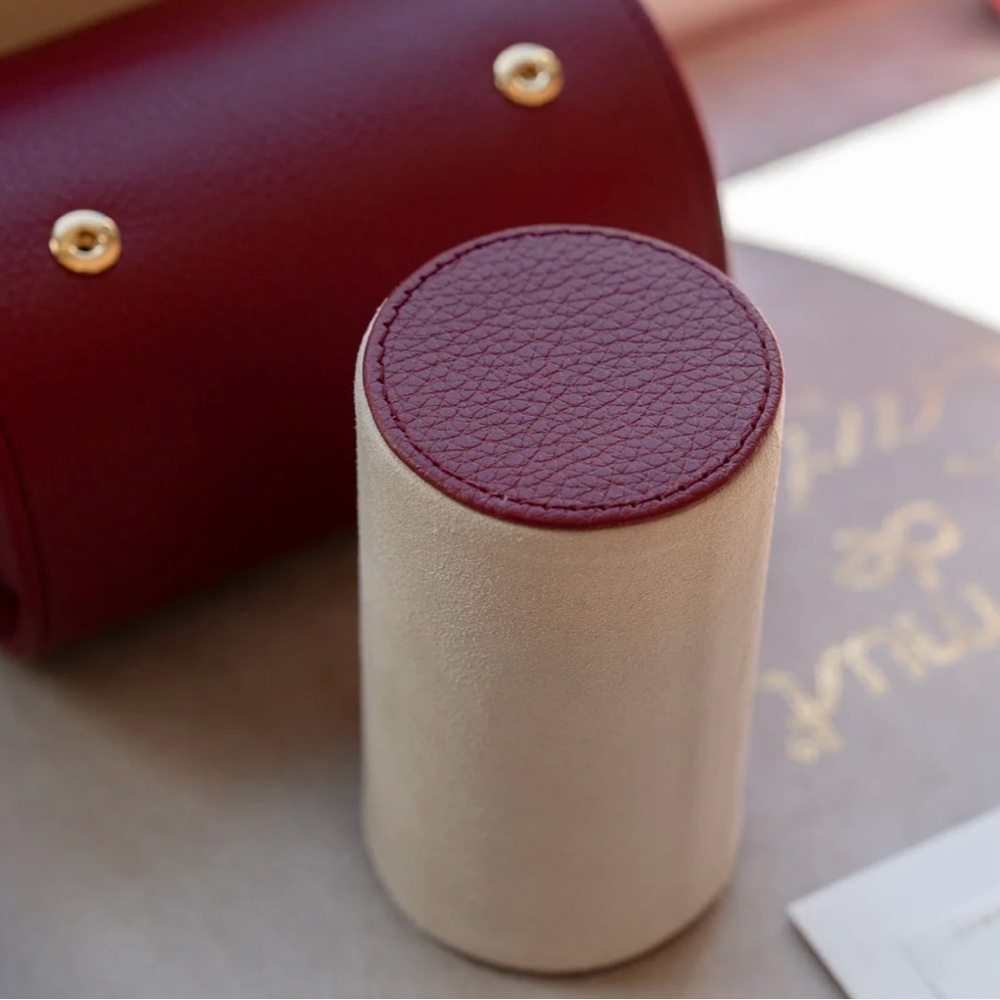 FASHION JEWEL BOX Red Calf Leather Oval Watch Case - Picture 5 of 6